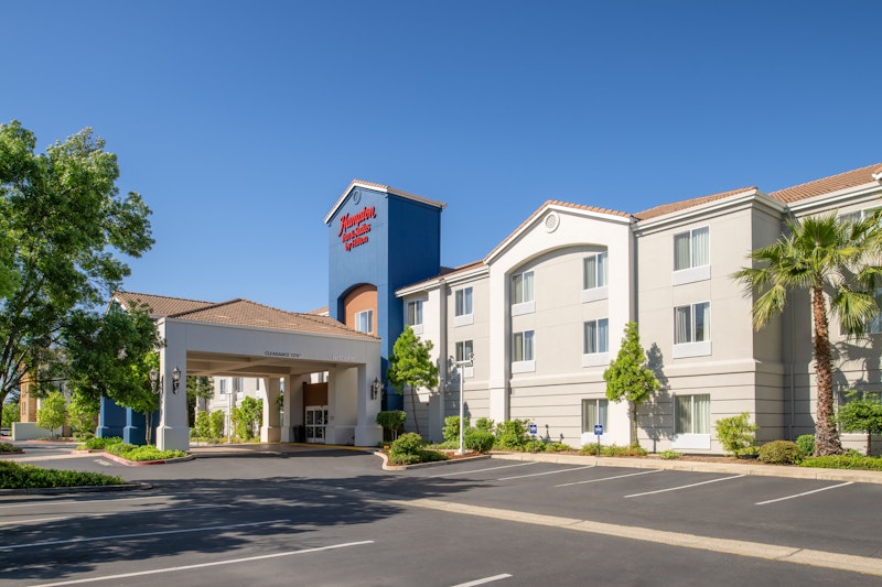 Hampton Inn Suites Redding Ca 52/55