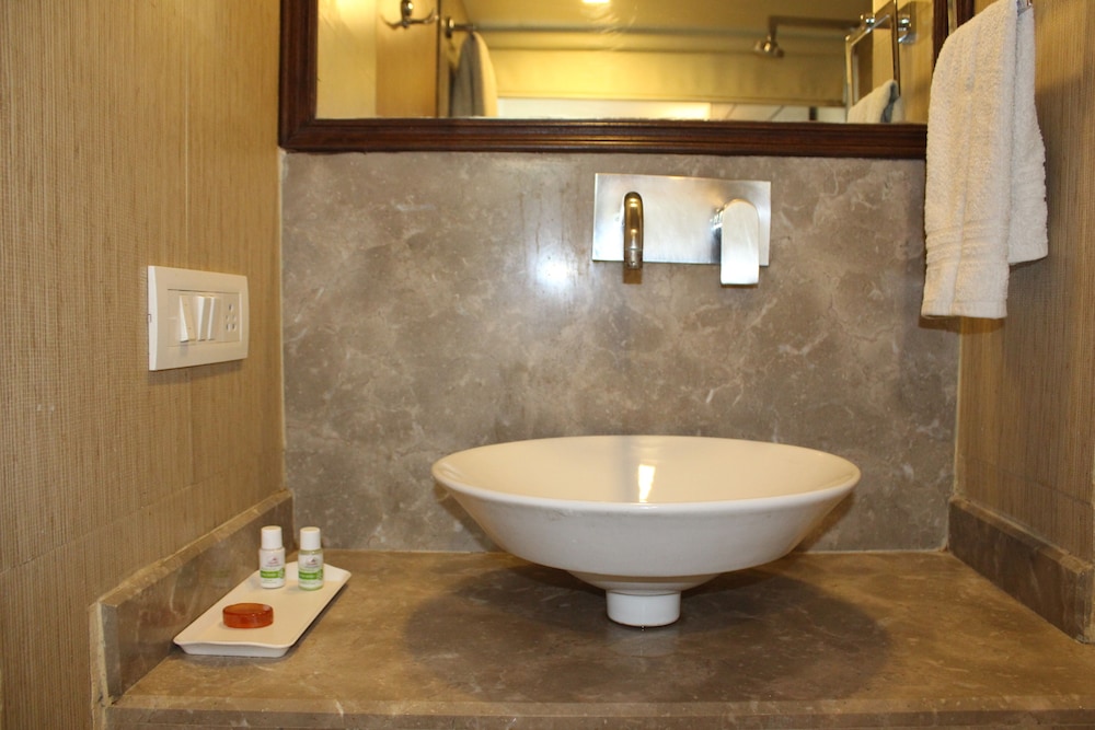 Hotel Atulyaa Taj 46/48