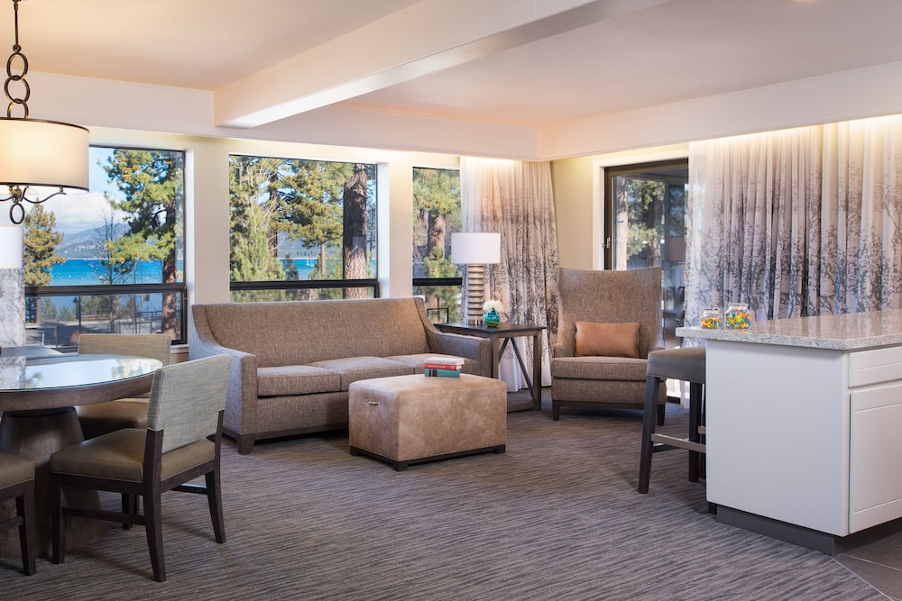 Hotel Azure Tahoe 16/39