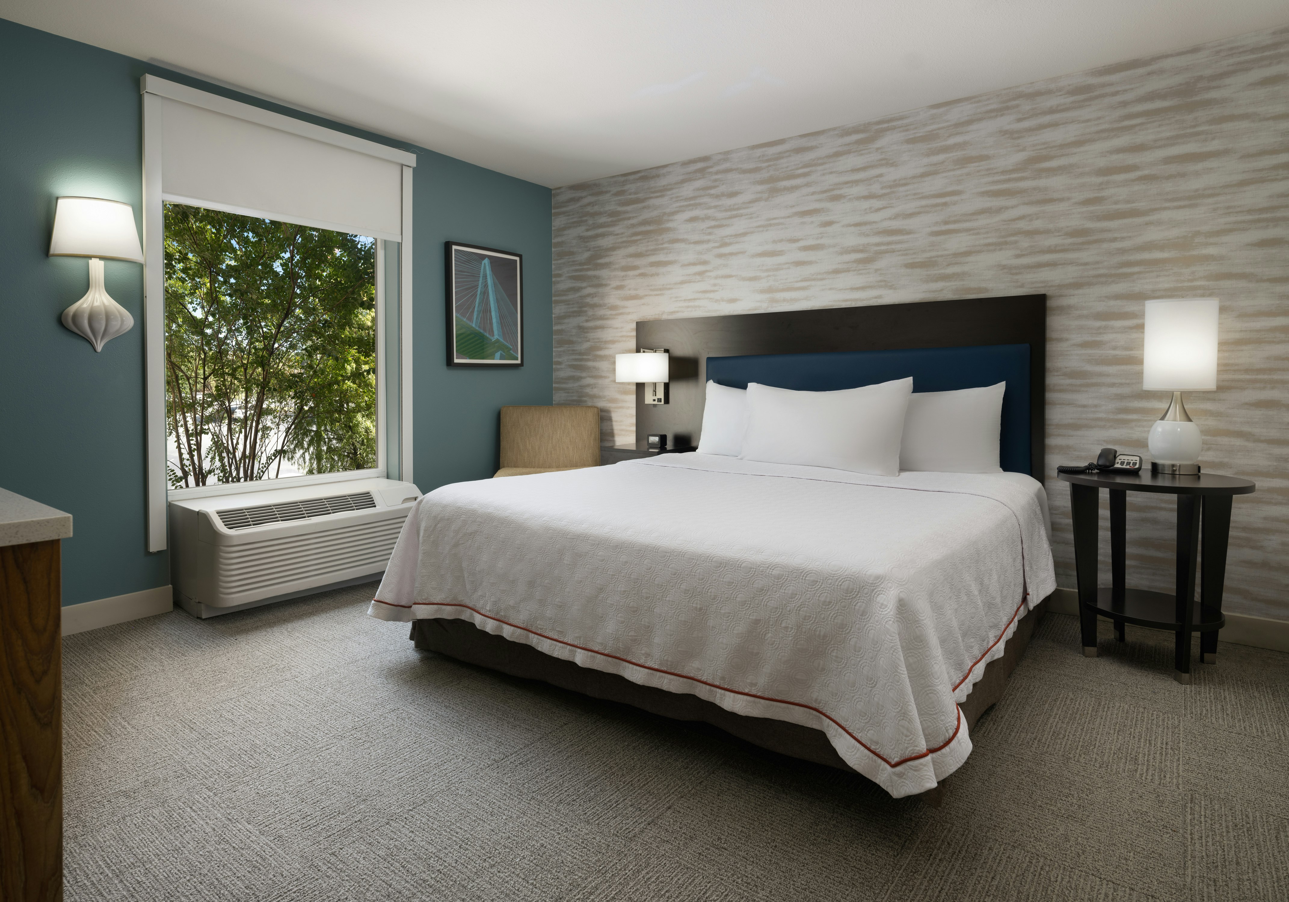 SUITE, KING BED, ACCESSIBLE