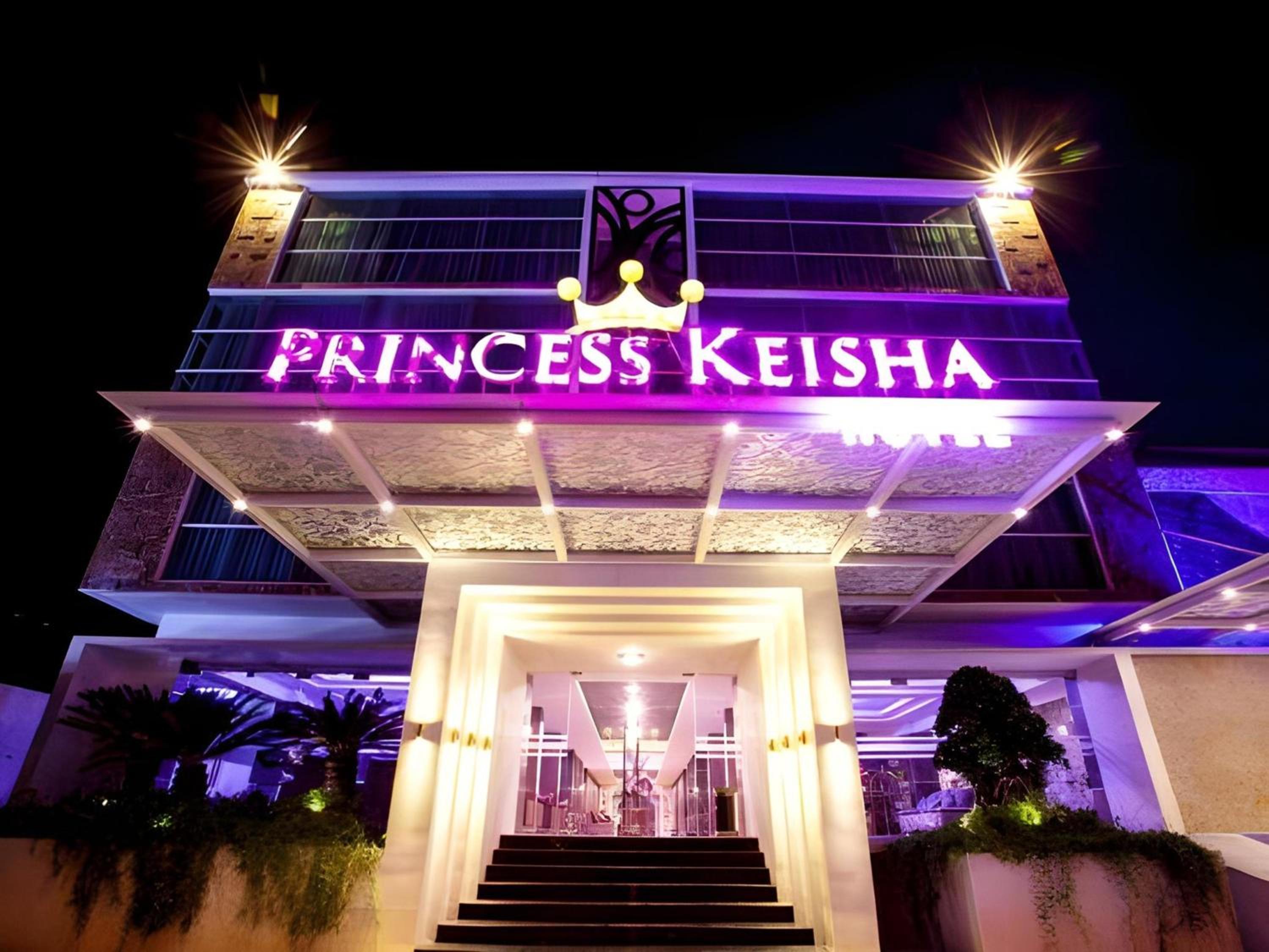Townhouse Oak Princess Keisha