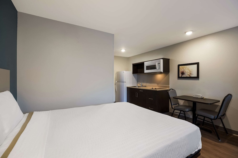 STANDARD, 2 DOUBLE BEDS