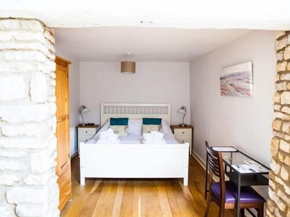 Wild Garlic Restaurant Rooms 8/37