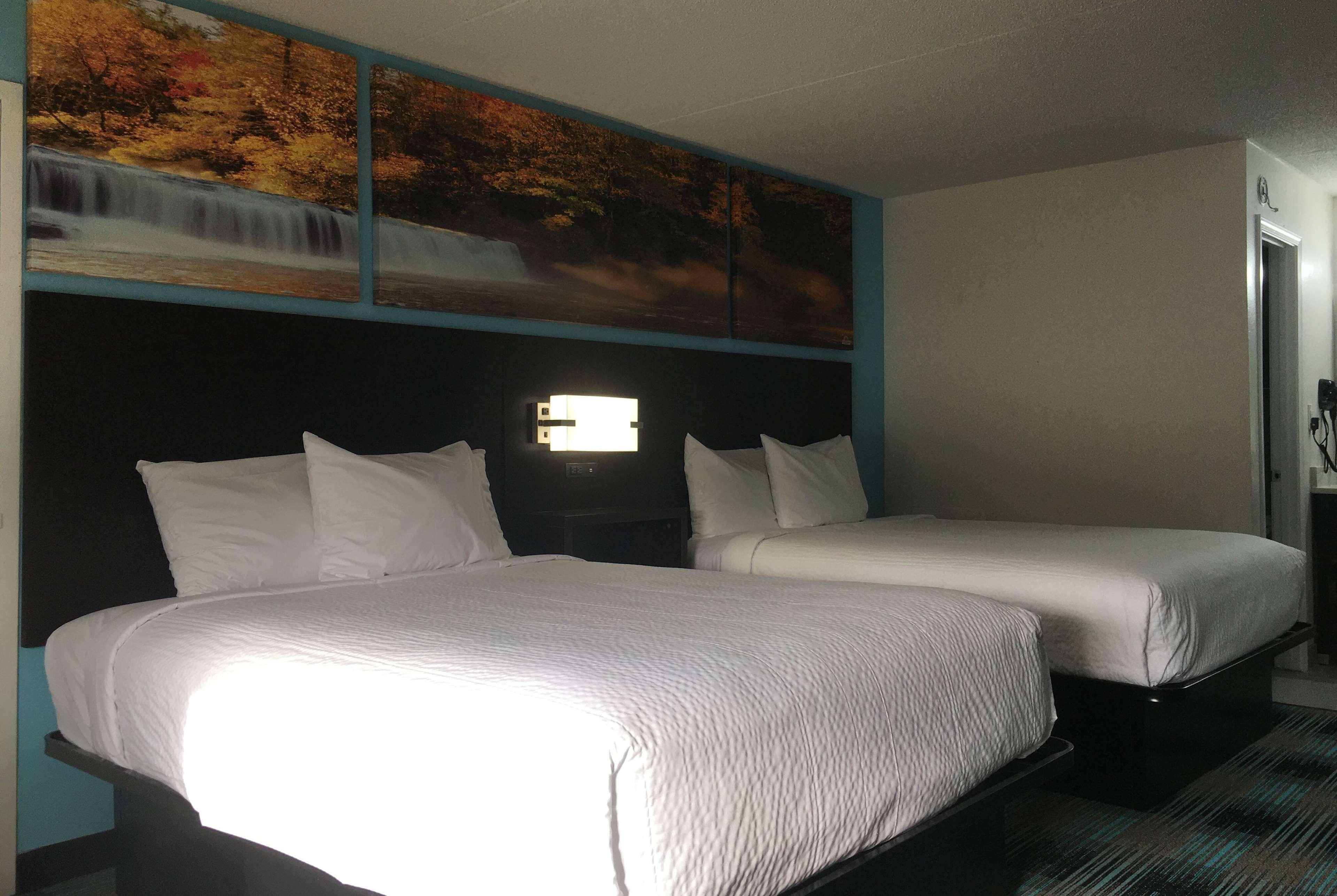 Days Inn by Wyndham Calhoun GA I-75 and US-41 8/28