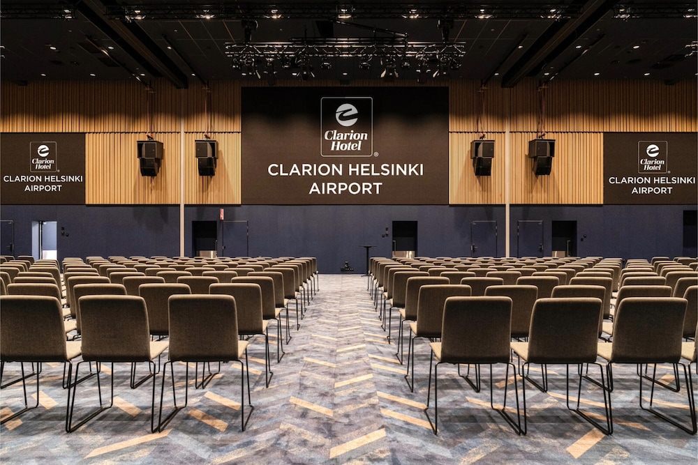 Clarion Hotel Helsinki Airport 55/65