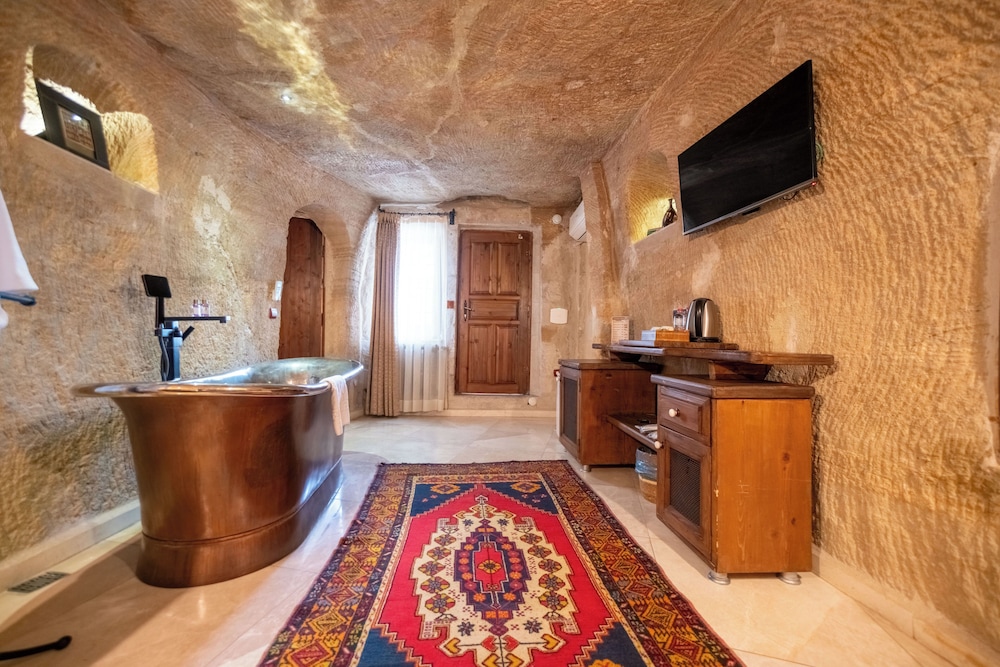 Divan Cave House 9/76
