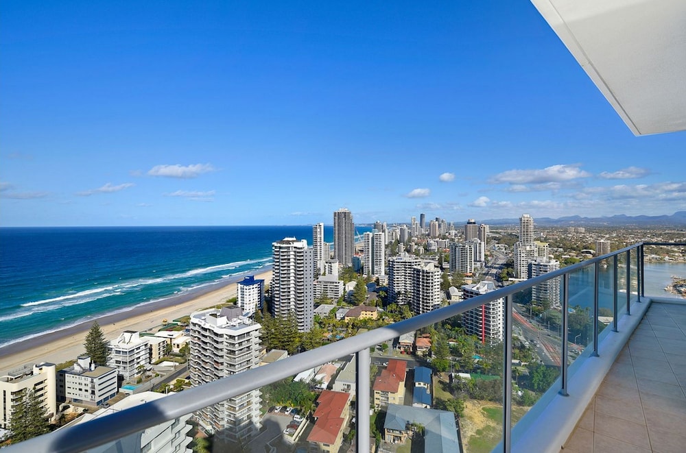 Artique Surfers Paradise 70/74