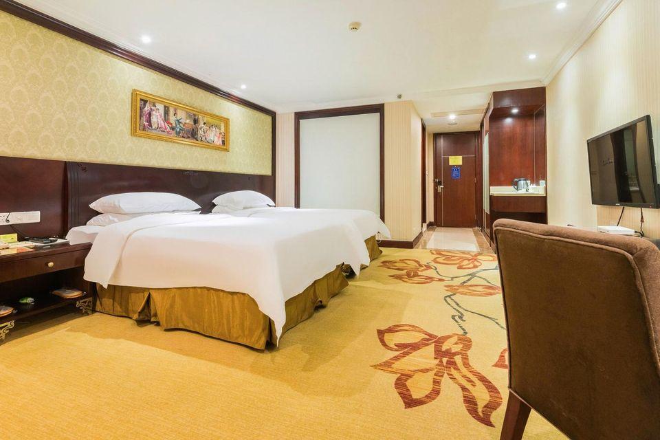 Standard, Twin Beds, No Window