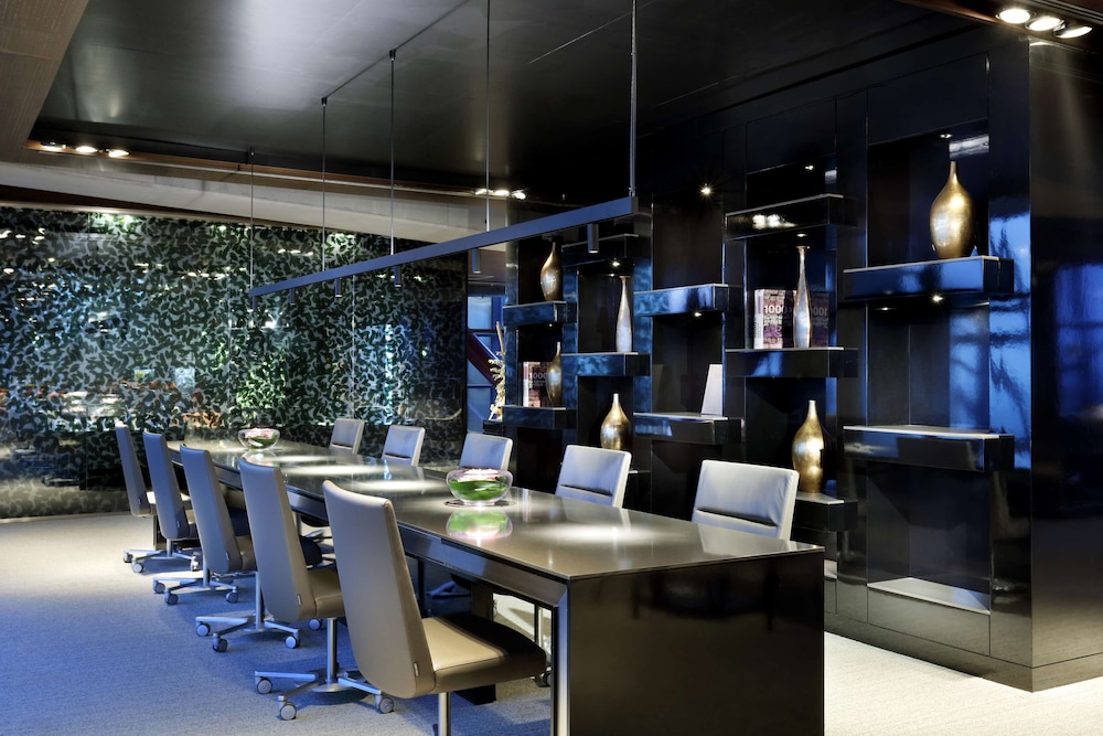 Hyatt Regency Barcelona Tower 72/82