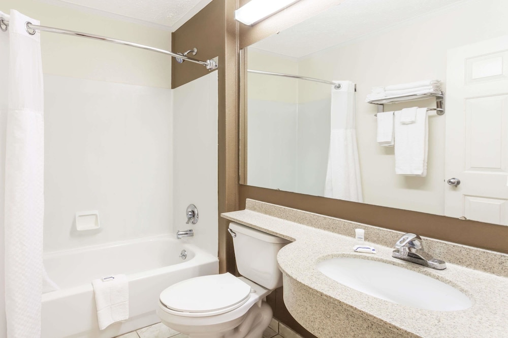 Microtel Inn by Wyndham Wilson 7/24