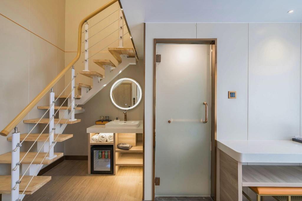 Dequan Luxury Hotel (Chaoyang High speed Railway Station Shilibao Subway Station Branch) 48/50