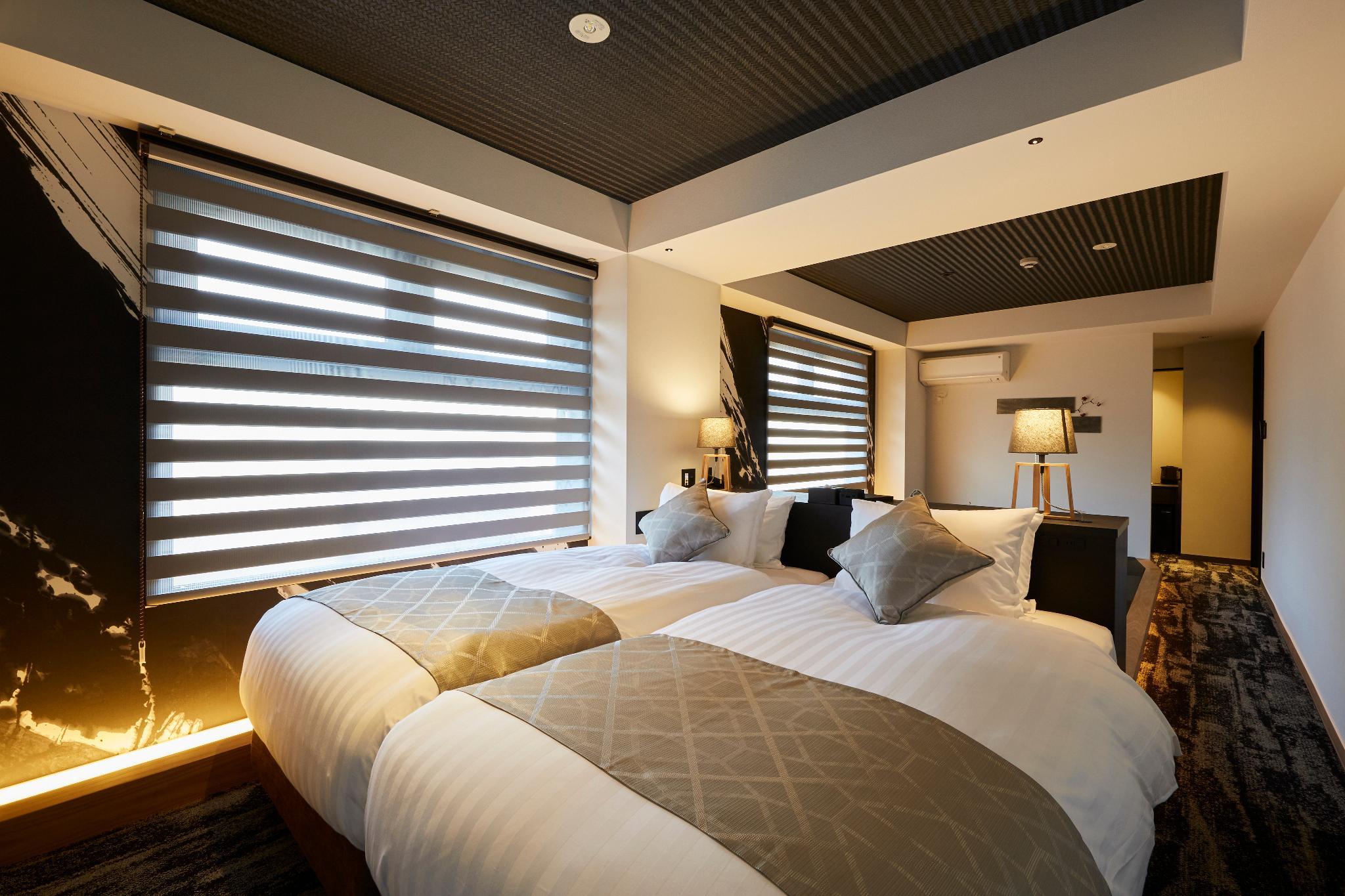 JAPANESE, SUPERIOR, FAMILY, TWIN BEDS