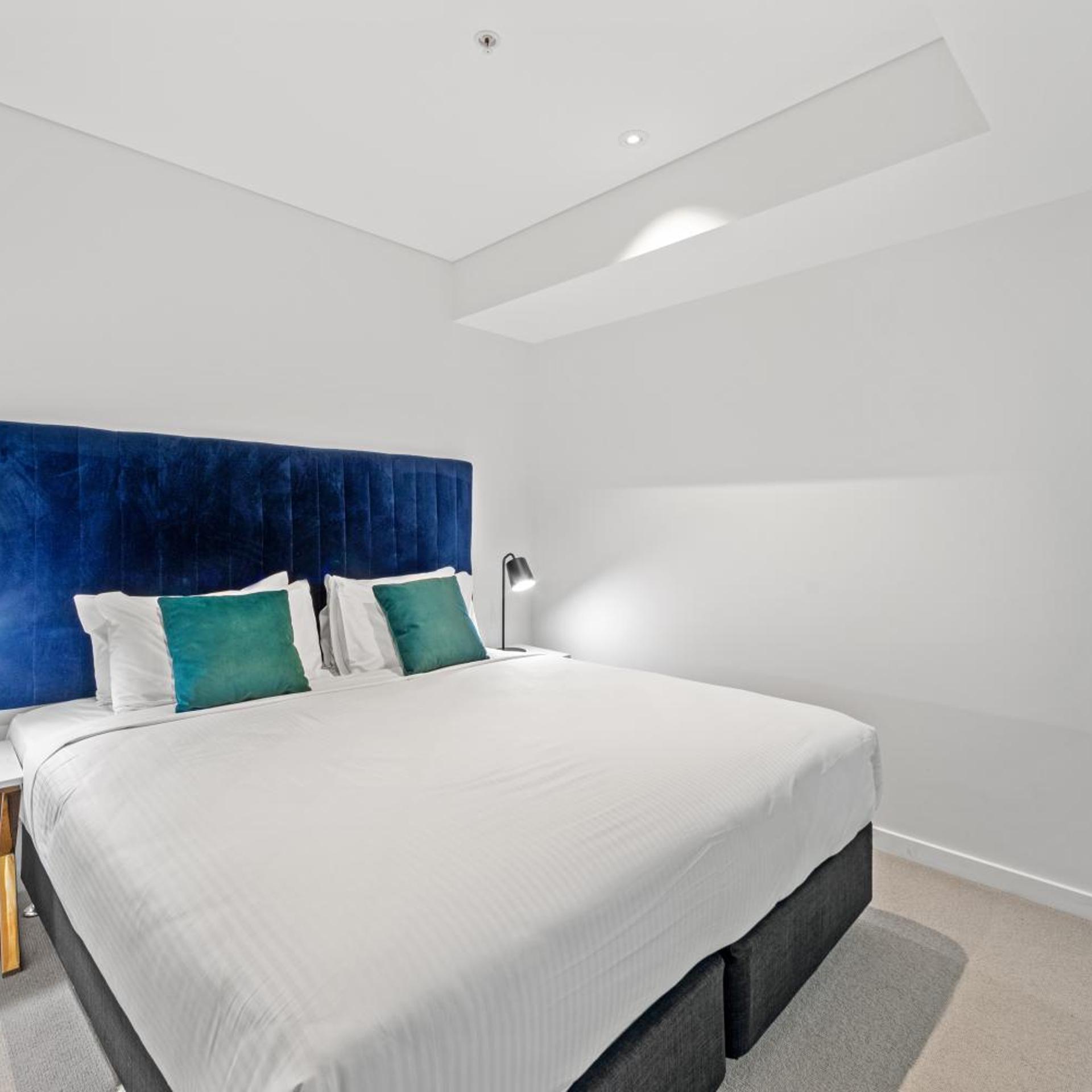 2 Bedrooms, Sky High, Compact, Apartment