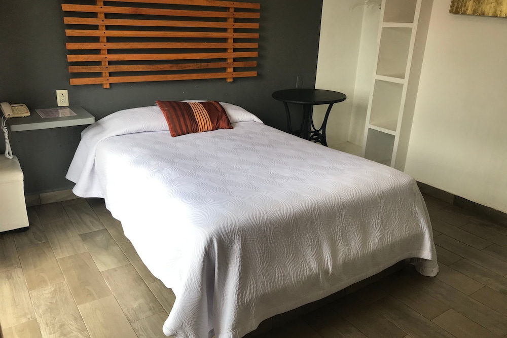 Hotel VF Cuernavaca 2/19