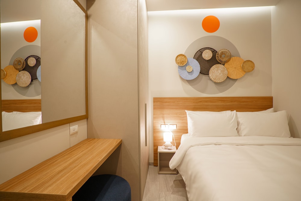 HOMA Phuket Town 18/50