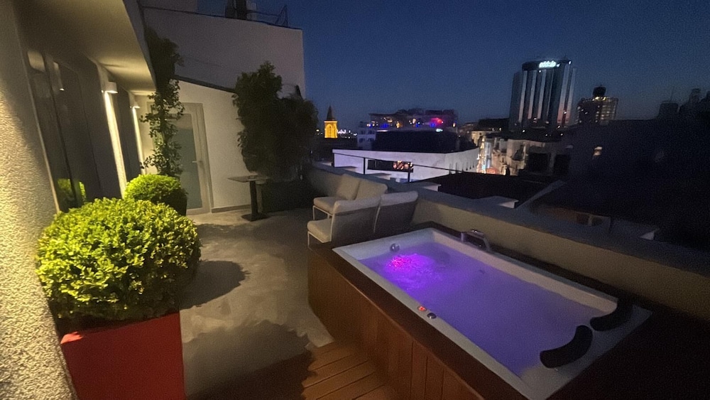 JUNO RESIDENCES 35/40