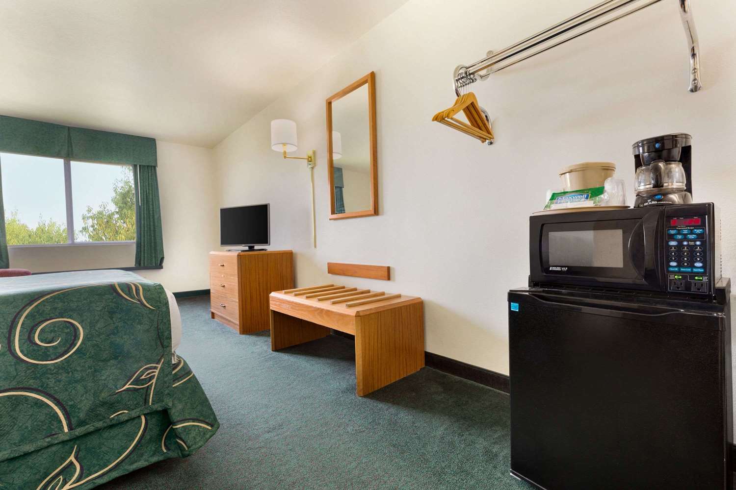 Travelodge by Wyndham Sharon Springs 15/25
