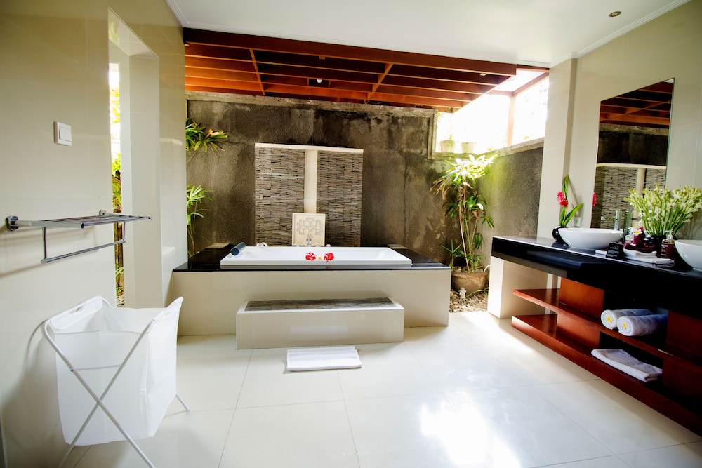Amore Villas 9/43