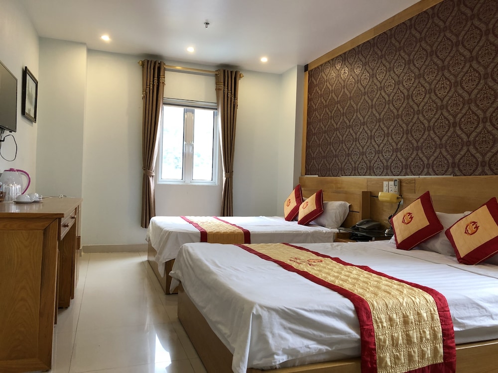 ROOM, TWIN BEDS