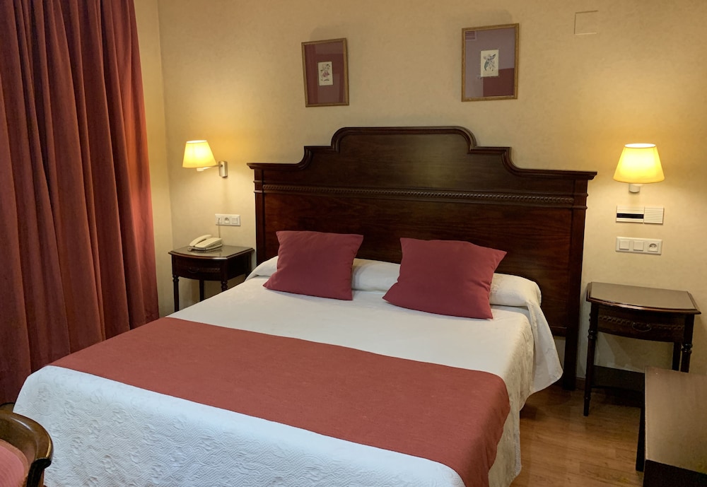 Hotel Santo Domingo Lucena 7/20
