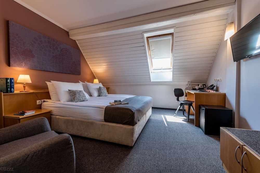 Hotel Mrak 16/94