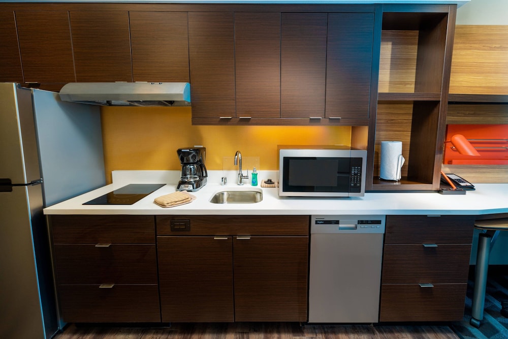 TownePlace Suites by Marriott Irvine Lake Forest 44/46