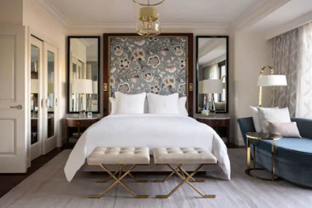 Four Seasons Hotel Westlake Village 12/72
