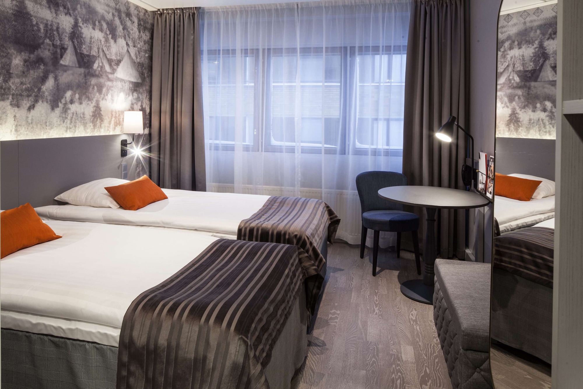 SUPERIOR, TWIN BEDS