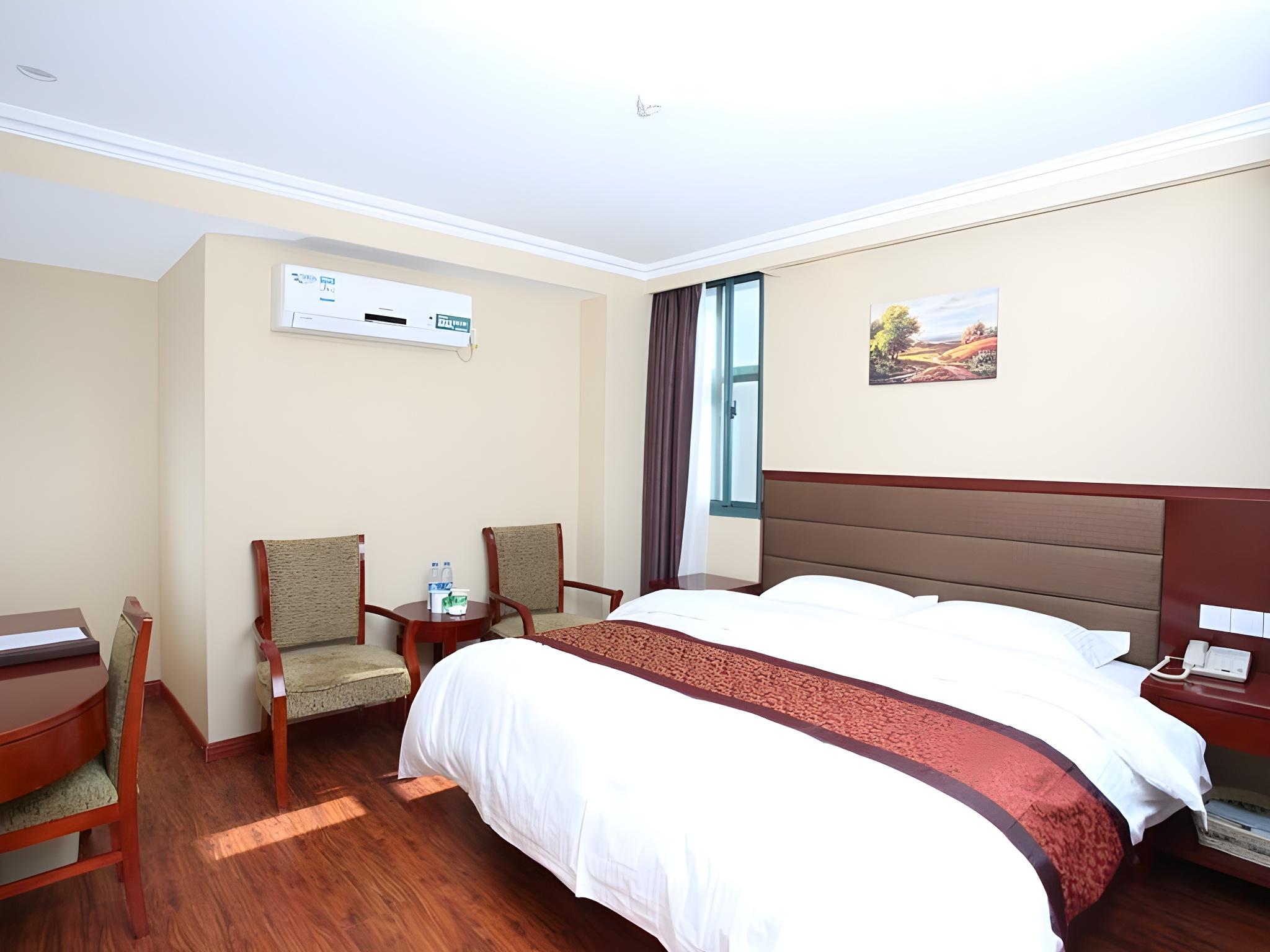 BUSINESS, QUEEN BED