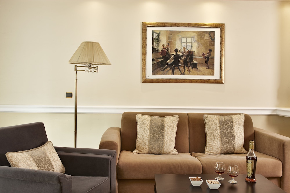 Ava Hotel Suites 22/39