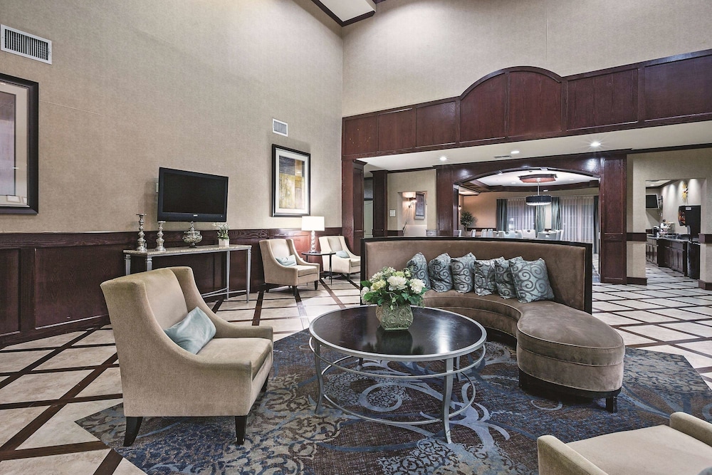 La Quinta Inn and Suites by Wyndham DFW Airport West - Euless 41/65
