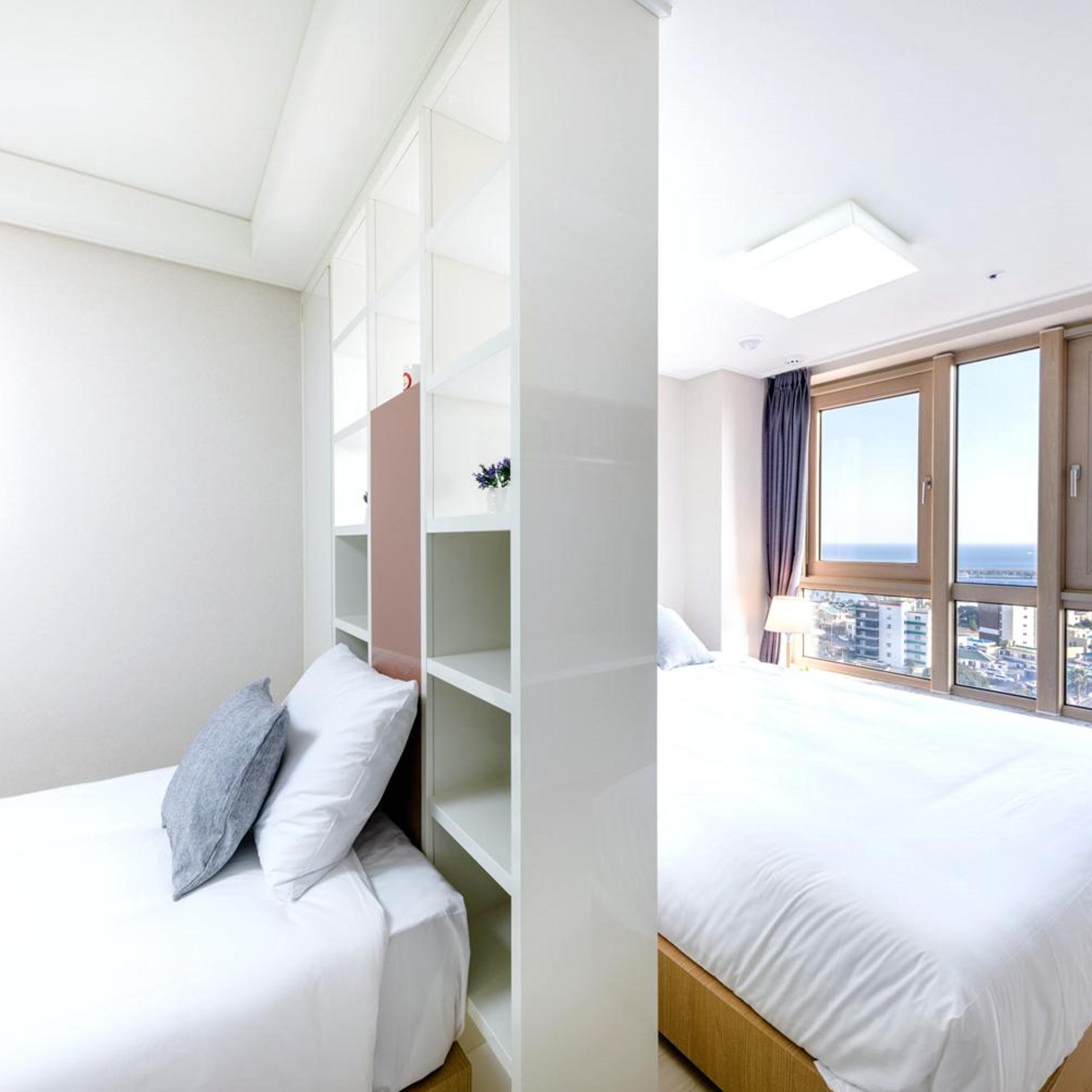Family, Twin Beds, Sea View