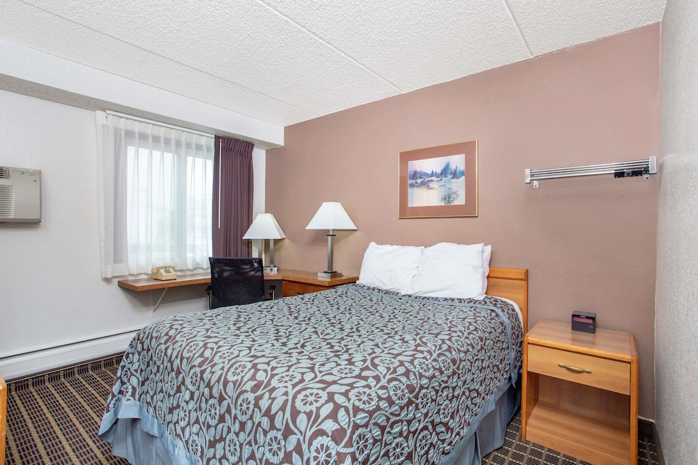 Days Inn by Wyndham Fond du Lac 11/27