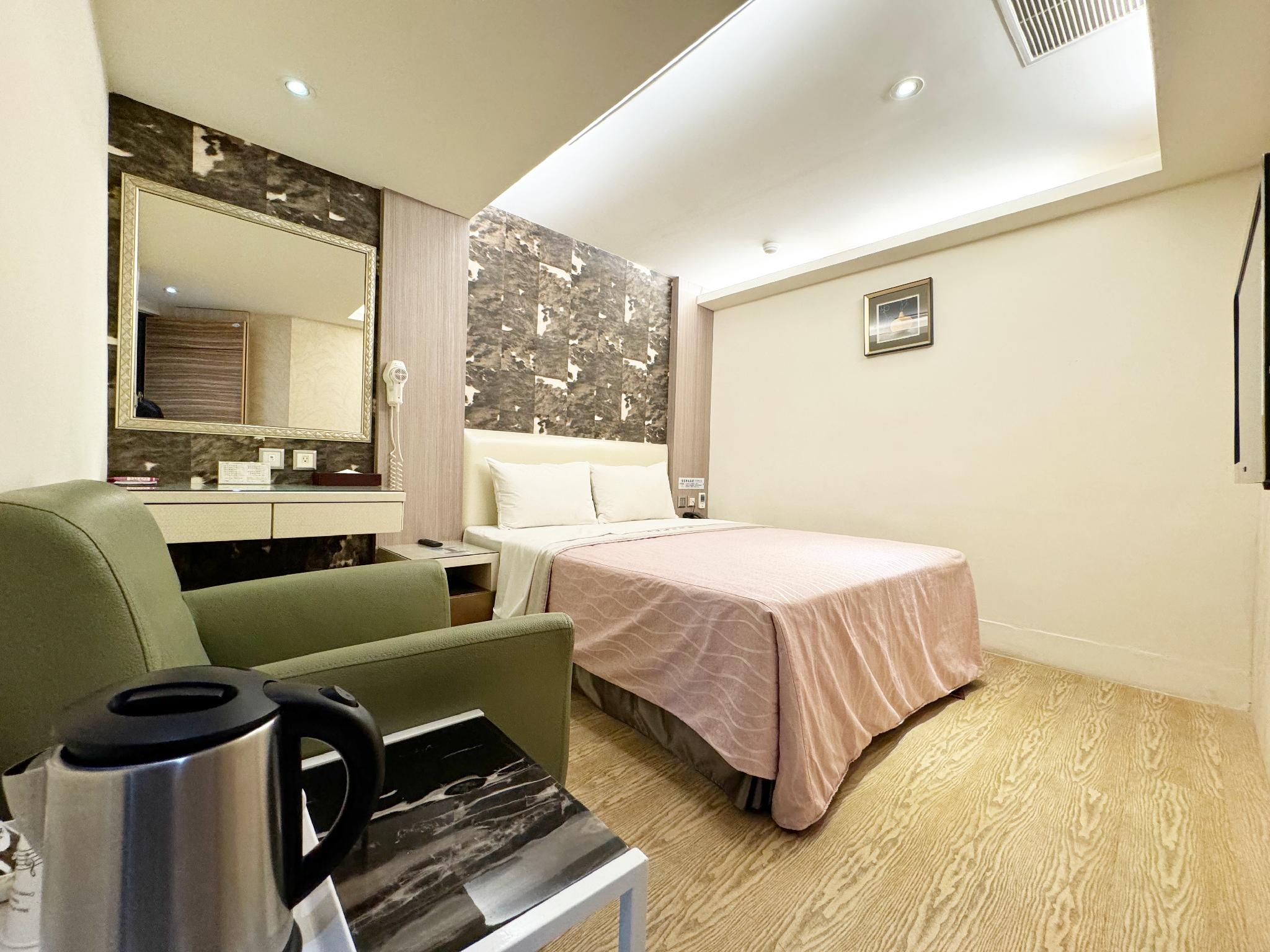 Room Assigned on Arrival, Double Bed