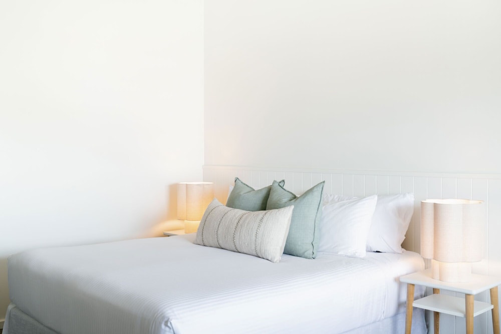 Green, Premier, Economy, King Bed
