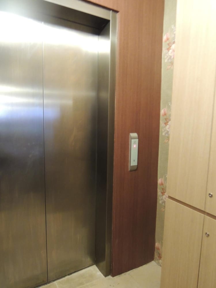Twins Hotel Manggadua 38/65