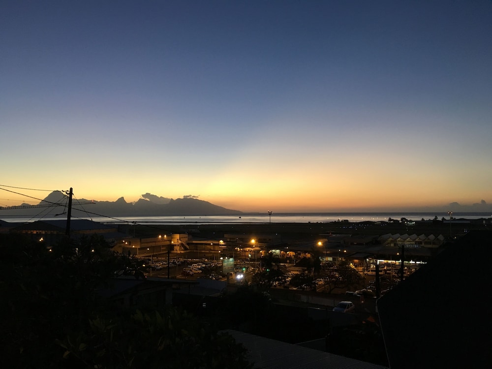 Tahiti Airport Motel 59/64