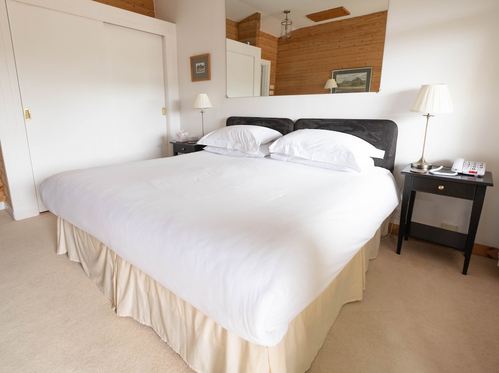 Summer Isles Hotel 8/50