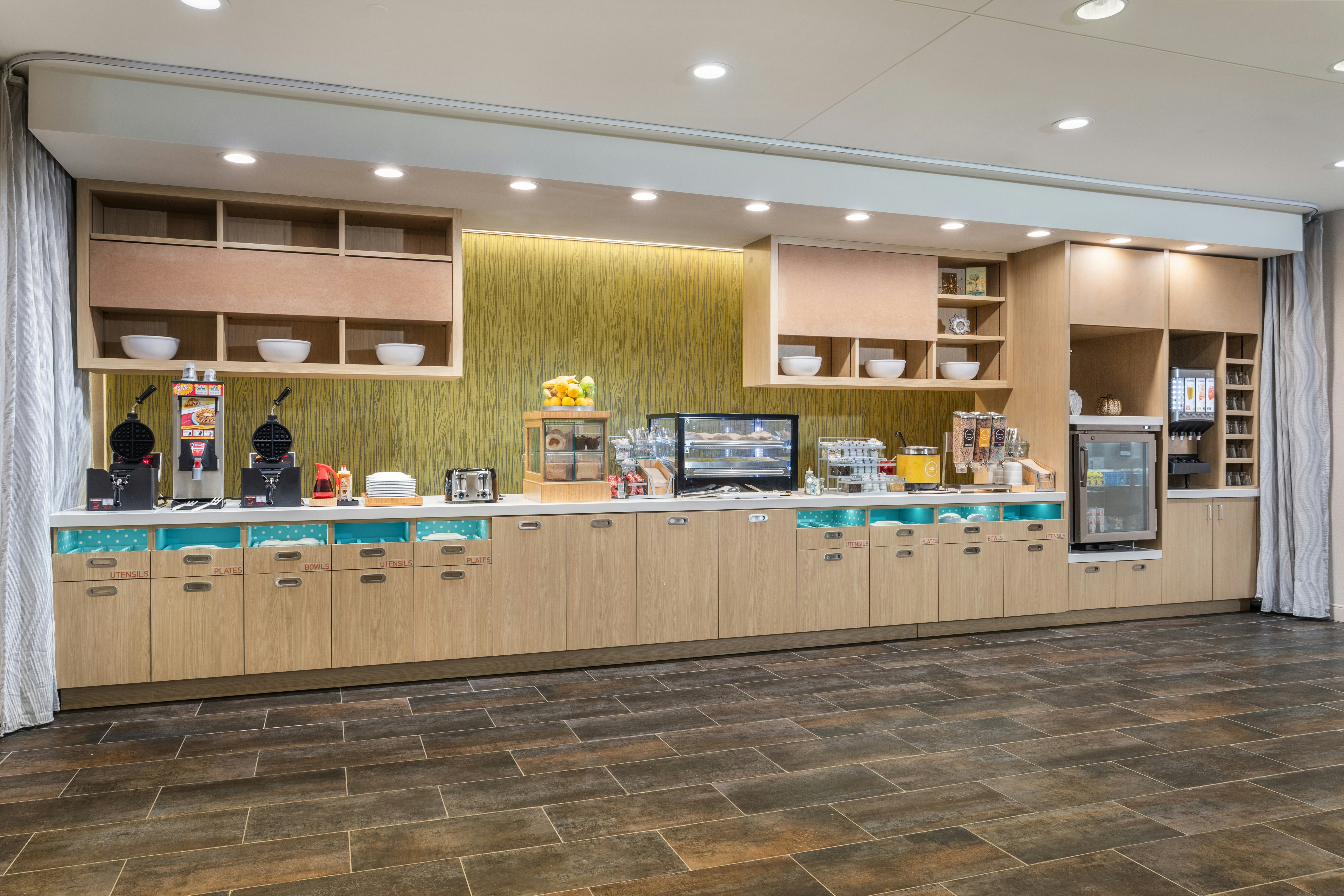 Lobby at Home2 Suites by Hilton Cedar Rapids Westdale, CEDAR RAPIDS - IA