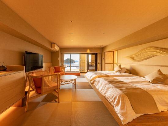 Room, Twin Beds, Ocean View, Bathtub, West Wing, Low Floor