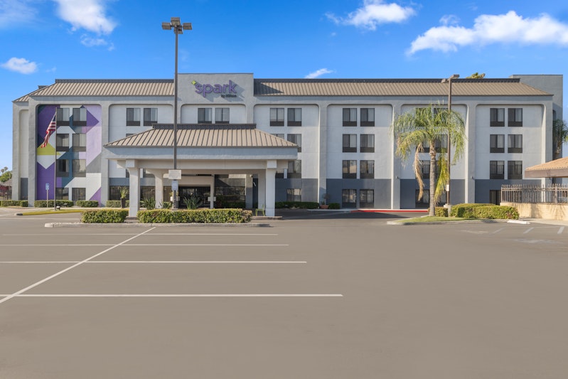 Spark by Hilton Bakersfield Central 12/13