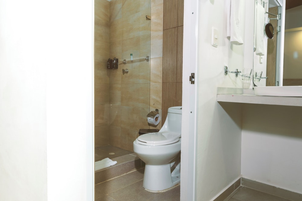 Waira Suites Hotel 53/55