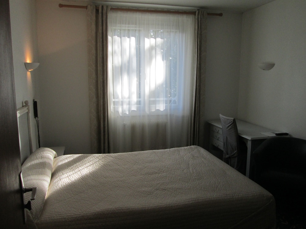 Hotel Victor Hugo 11/29