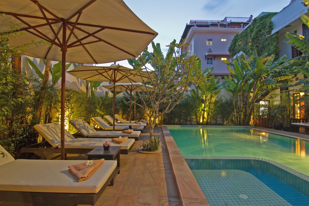 Apsara Centrepole Hotel 67/74