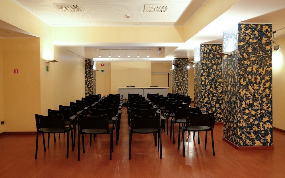 Garner Hotel Rome Aurelia by IHG 54/64