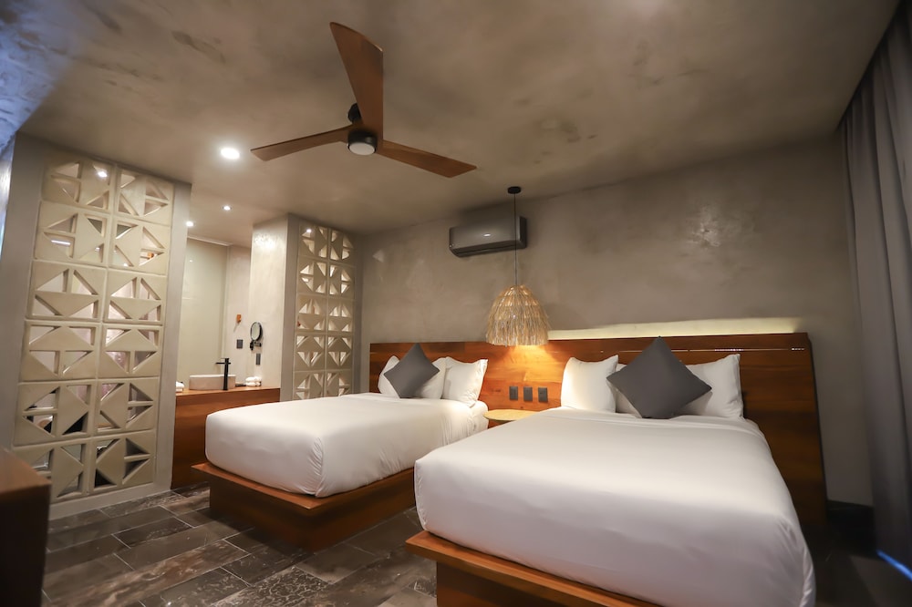 Deluxe, 2 Queen Beds, Lagoon View, Balcony