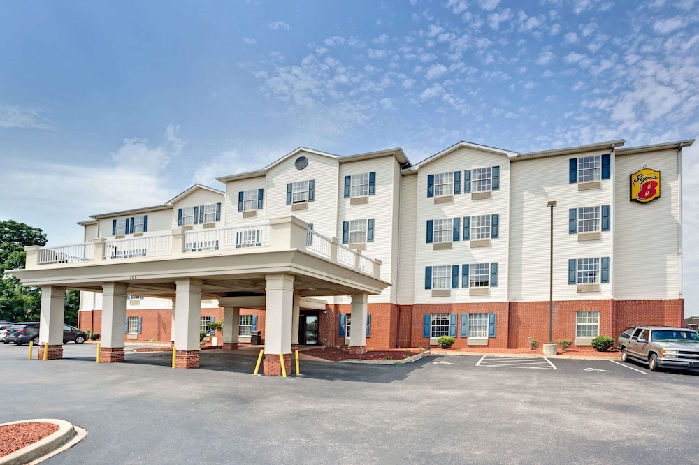 Super 8 by Wyndham Louisville/Expo Center 1/32