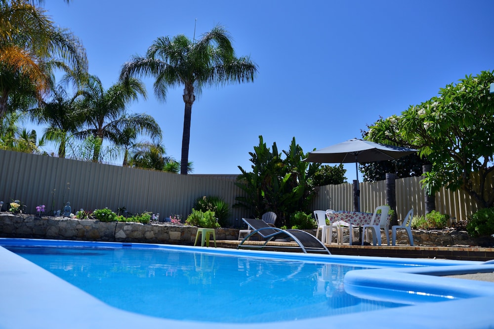 Palms Bed And Breakfast 28/29