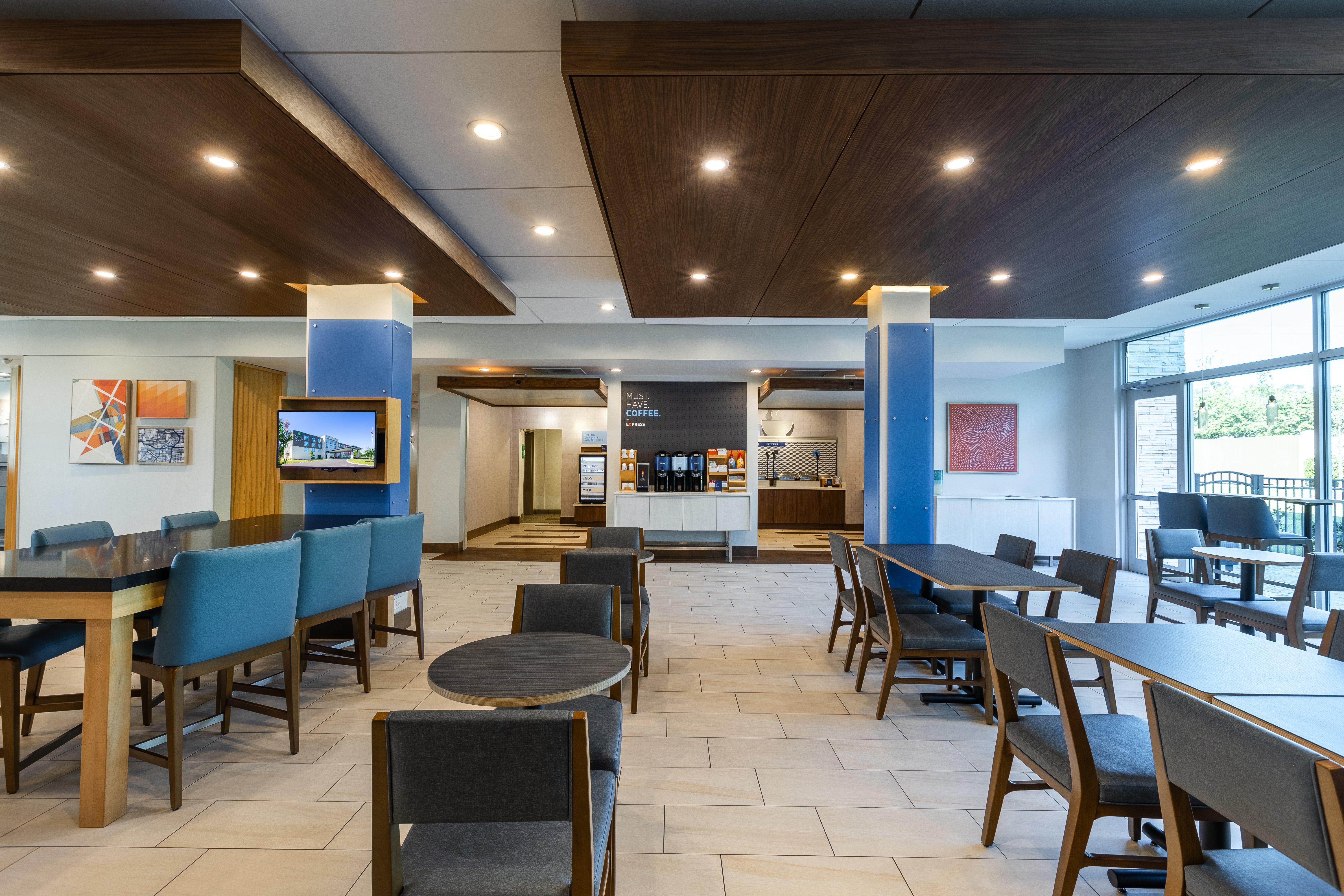 Holiday Inn Express Suites Greenwood Mall 55/67