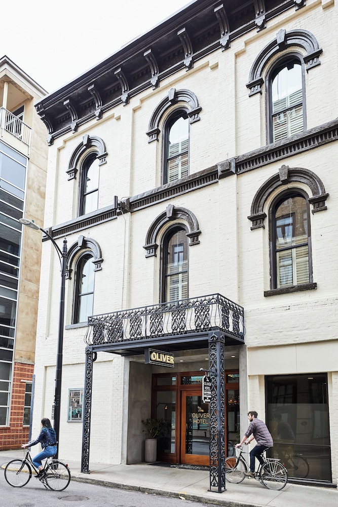 The Oliver Hotel 4/58